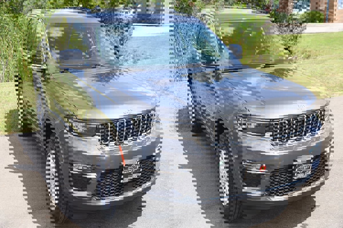 Used 2022 Jeep Grand Cherokee Limited image 51