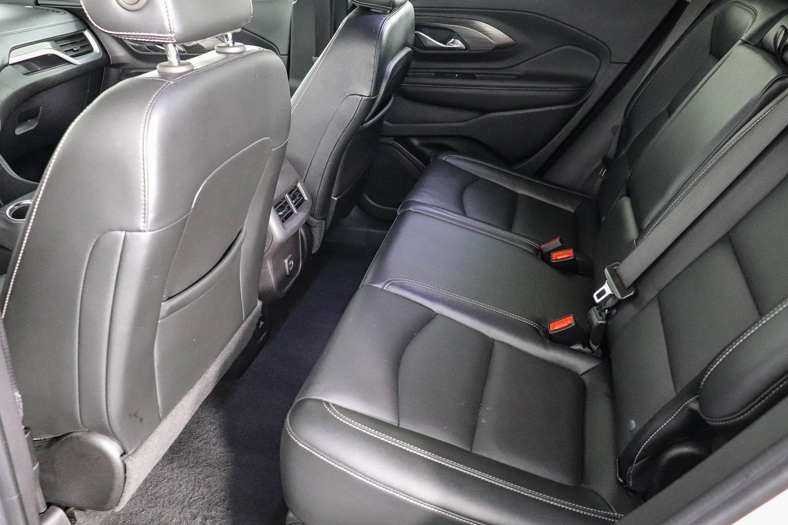 Used 2024 GMC Terrain SLT image 18