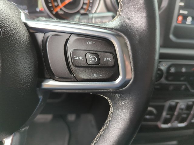Used 2018 Jeep Wrangler Unlimited Sahara AWD/4WD image 12