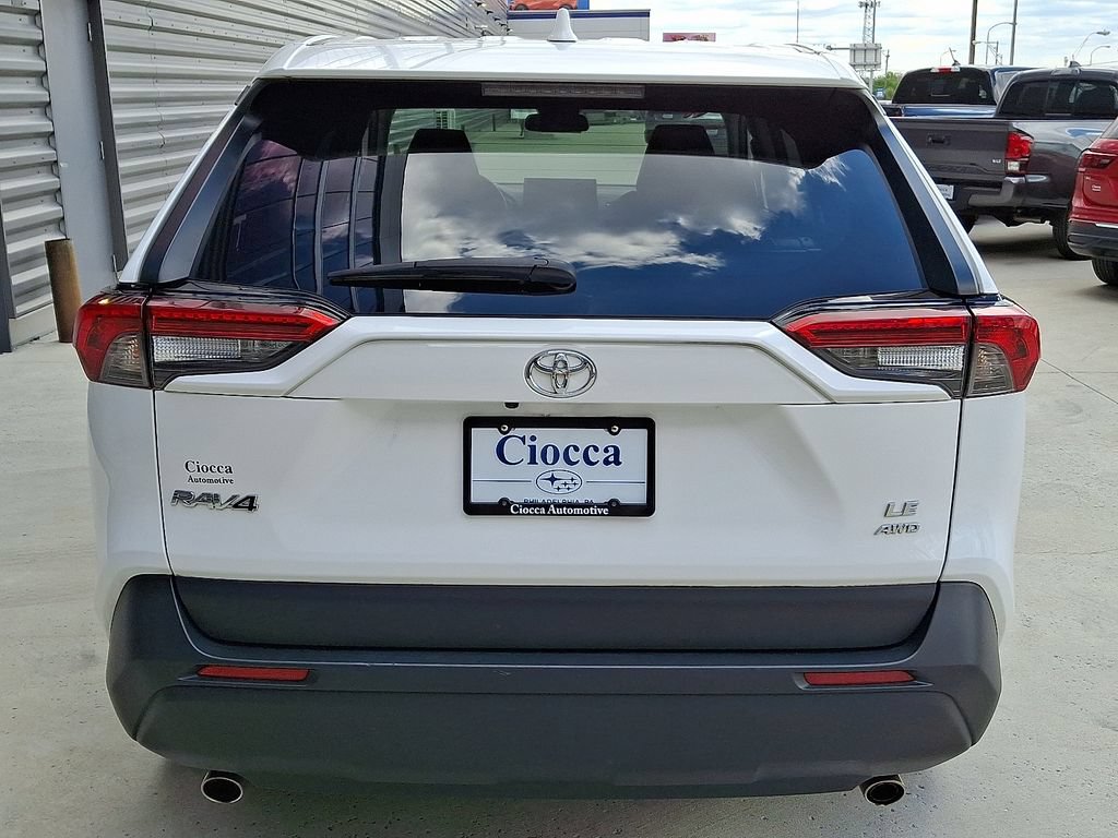 Used 2022 Toyota RAV4 LE AWD/4WD image 8