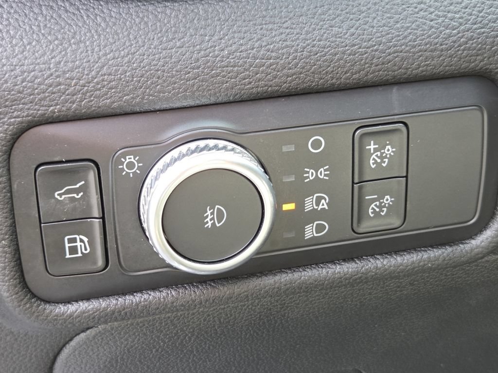 Used 2021 Ford Explorer Limited w/ Hybrid Equipment Group 310A AWD/4WD image 37