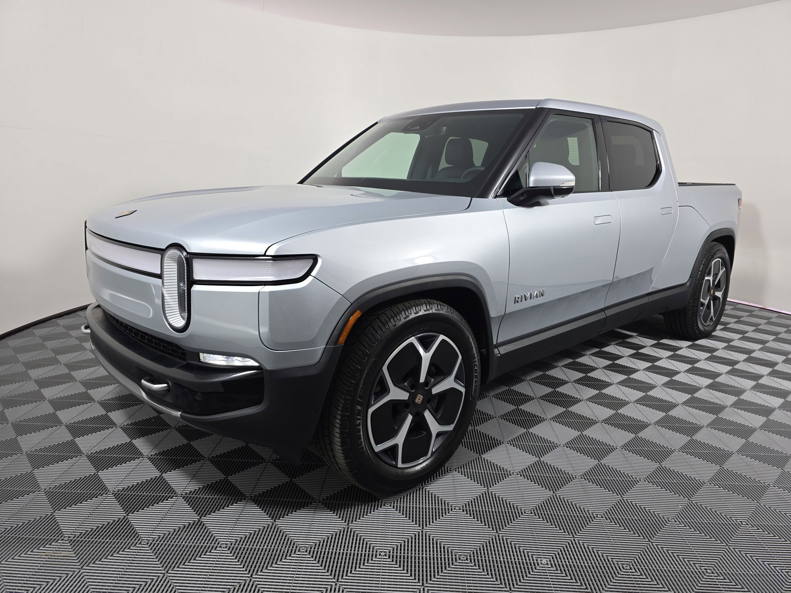 Used 2024 Rivian R1T Adventure AWD/4WD image 1