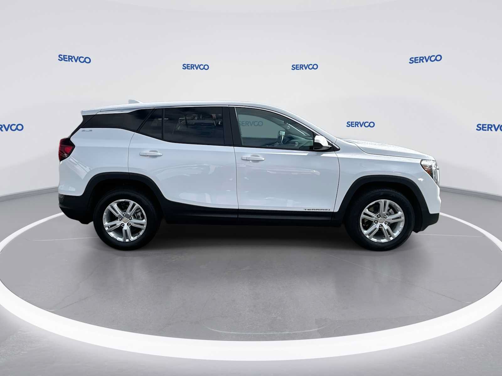 Used 2024 GMC Terrain SLE FWD image 9
