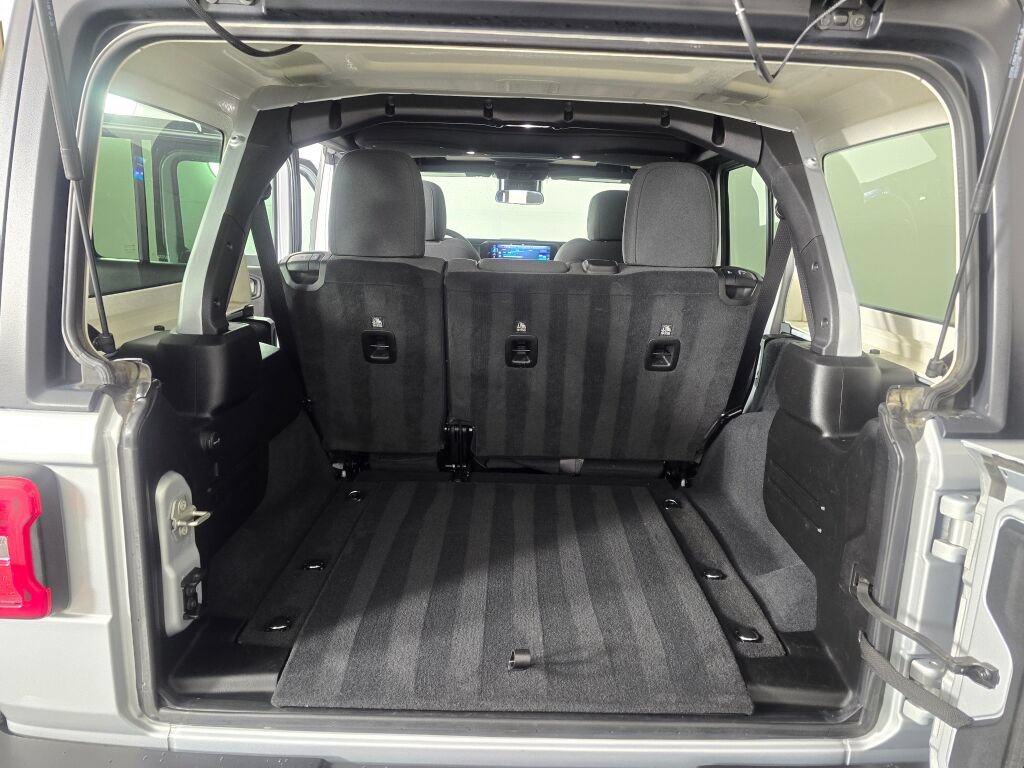 Used 2024 Jeep Wrangler Unlimited Rubicon AWD/4WD image 16