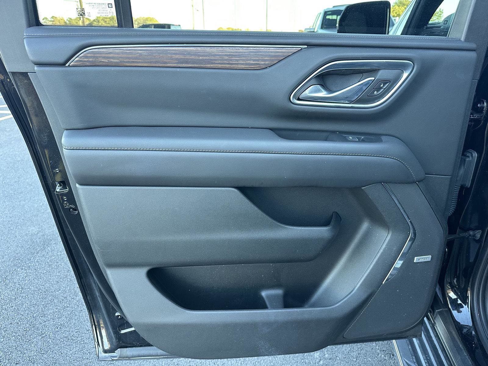 Used 2023 Chevrolet Suburban High Country image 40