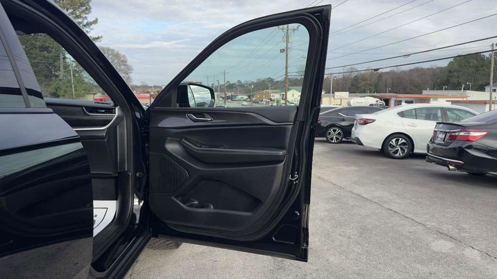 Used 2023 Jeep Grand Cherokee Altitude image 33