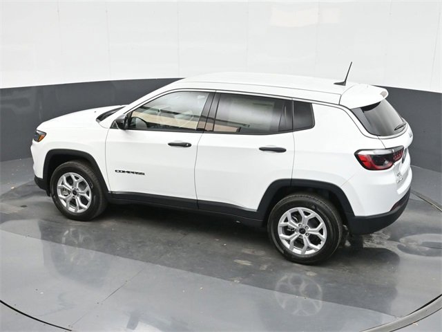 Used 2025 Jeep Compass Sport image 26