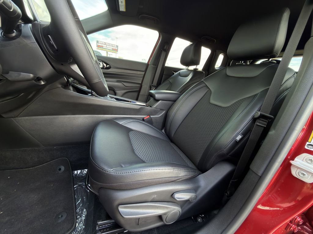 New 2026 Jeep Compass Latitude image 18