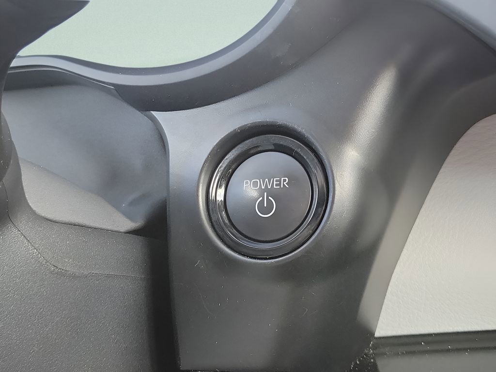Used 2025 Toyota Sienna LE image 24