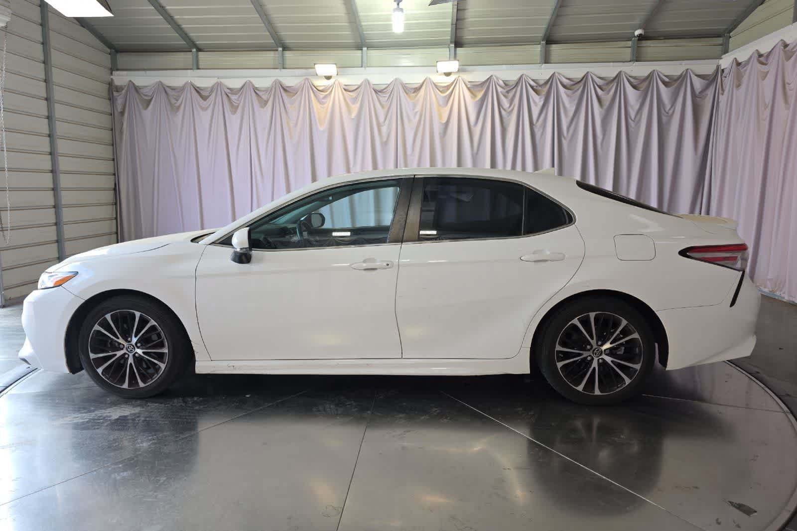 Used 2019 Toyota Camry SE w/ Audio Package FWD image 6