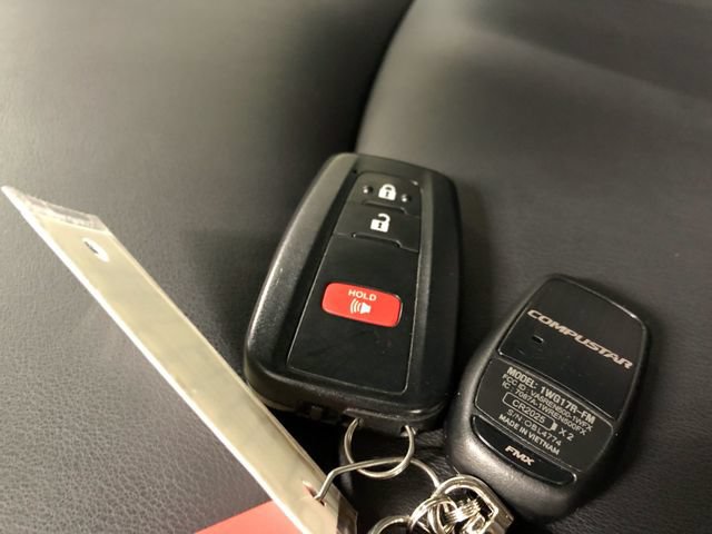 Used 2022 Toyota Prius XLE w/ Advanced Technology Package FWD image 30