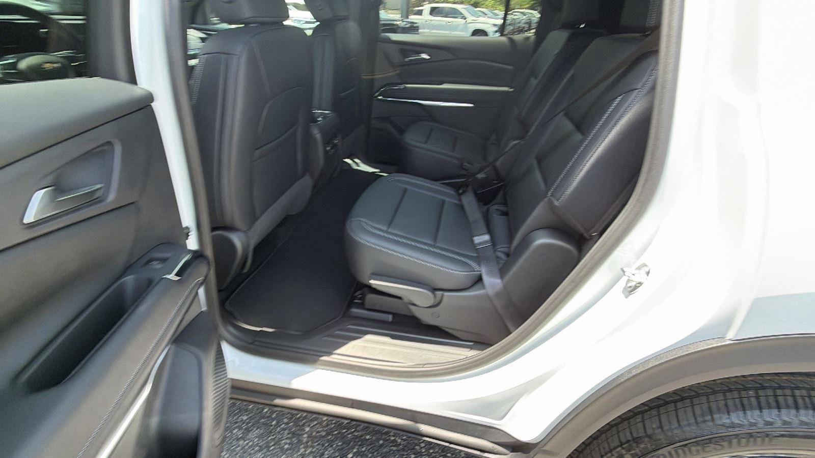 New 2026 Chevrolet Traverse LT w/ Driver Confidence Package AWD/4WD image 16