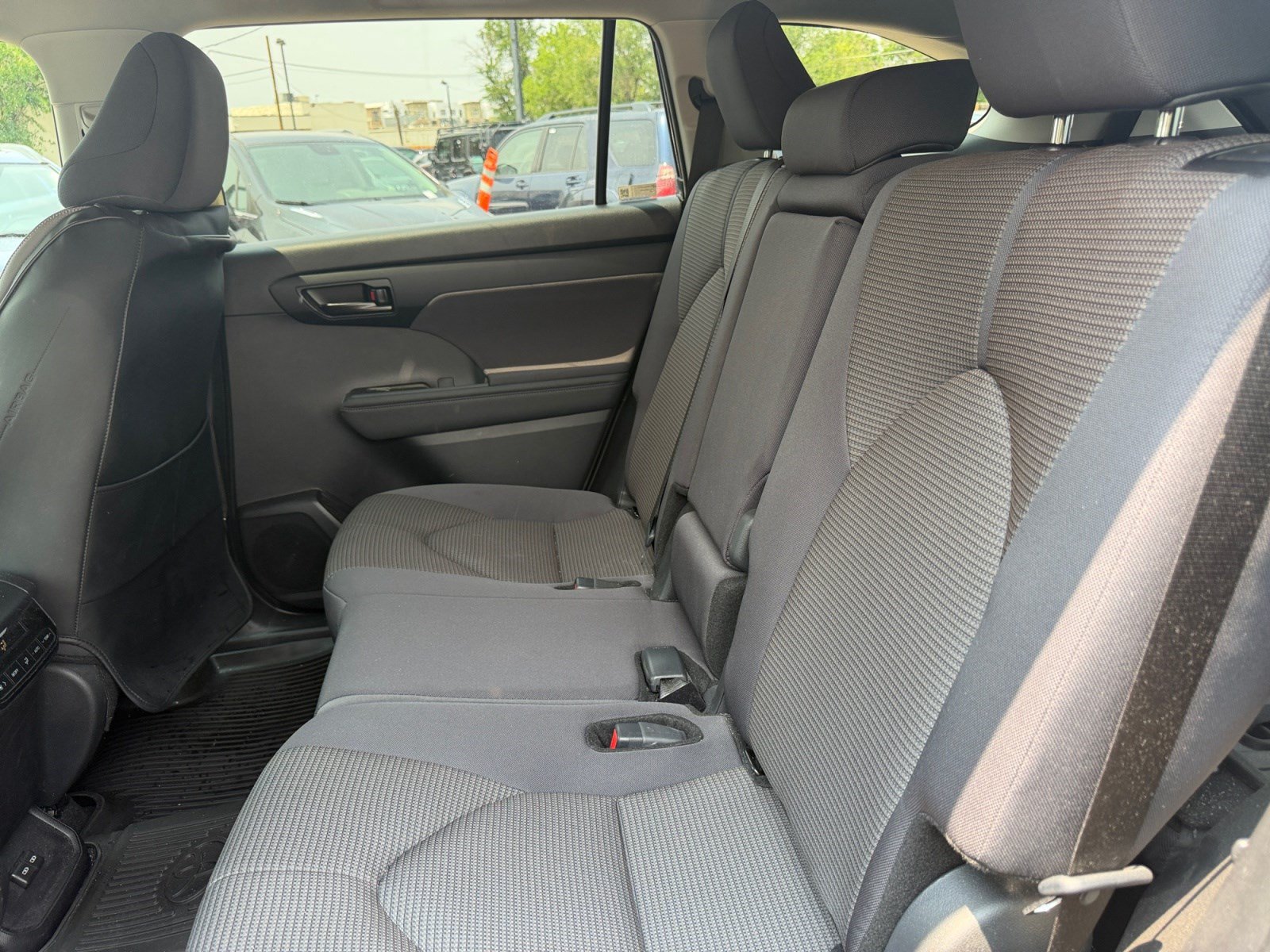 Used 2024 Toyota Highlander LE AWD/4WD image 17