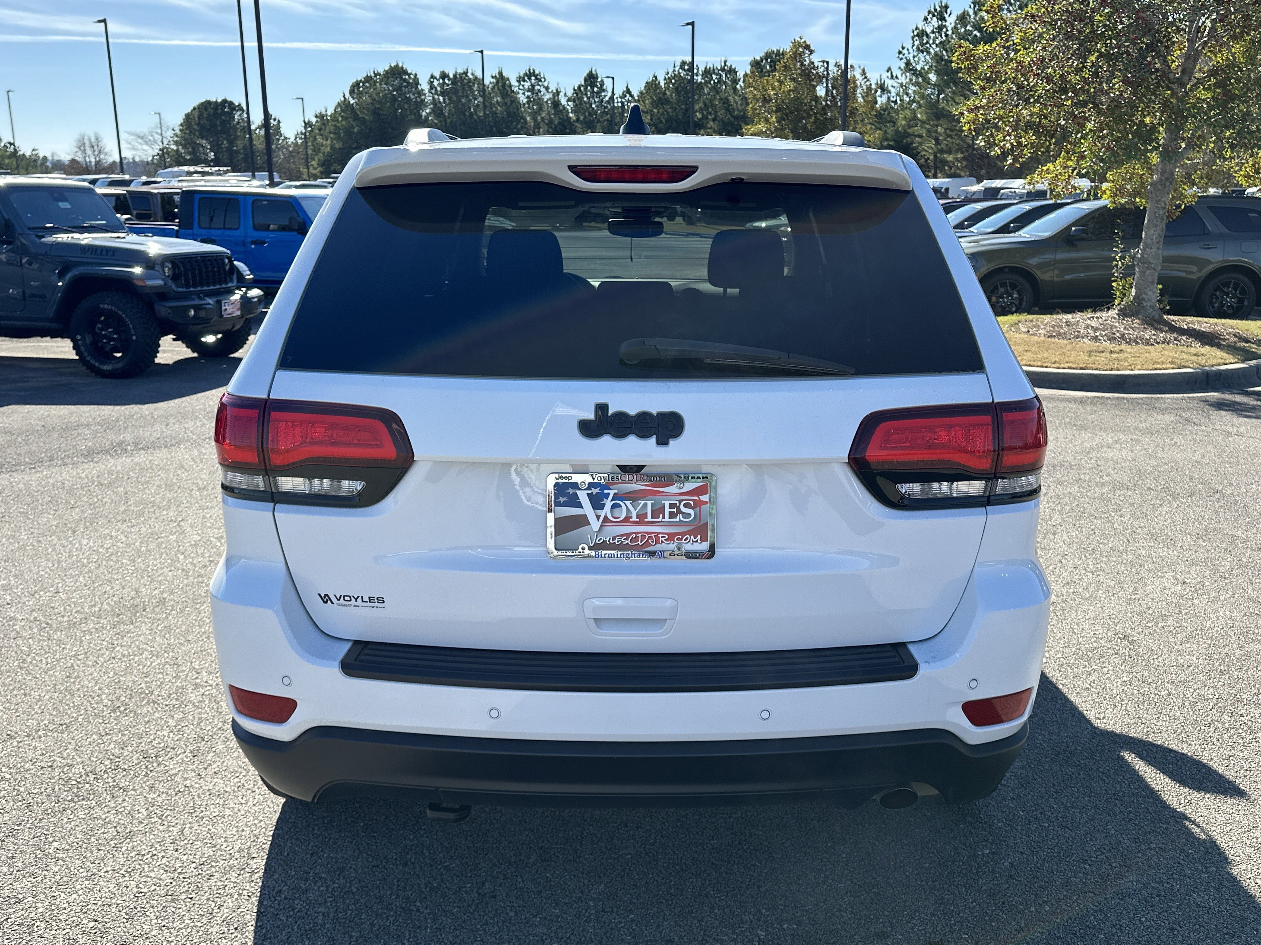 Used 2019 Jeep Grand Cherokee Laredo image 6