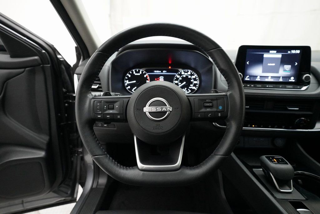 Used 2024 Nissan Rogue SV w/ SV Premium Package image 4