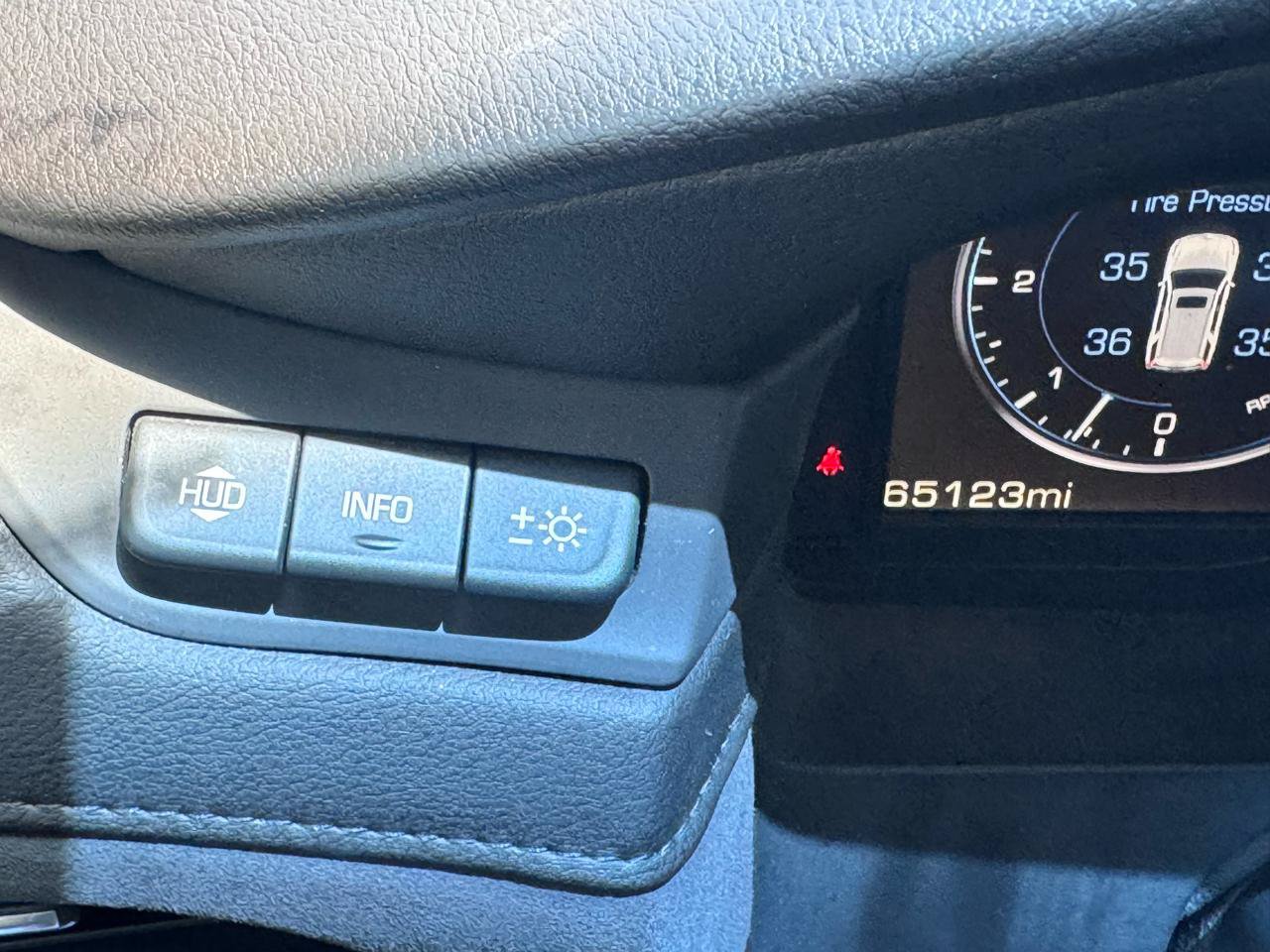 Used 2015 Cadillac Escalade Premium RWD image 23