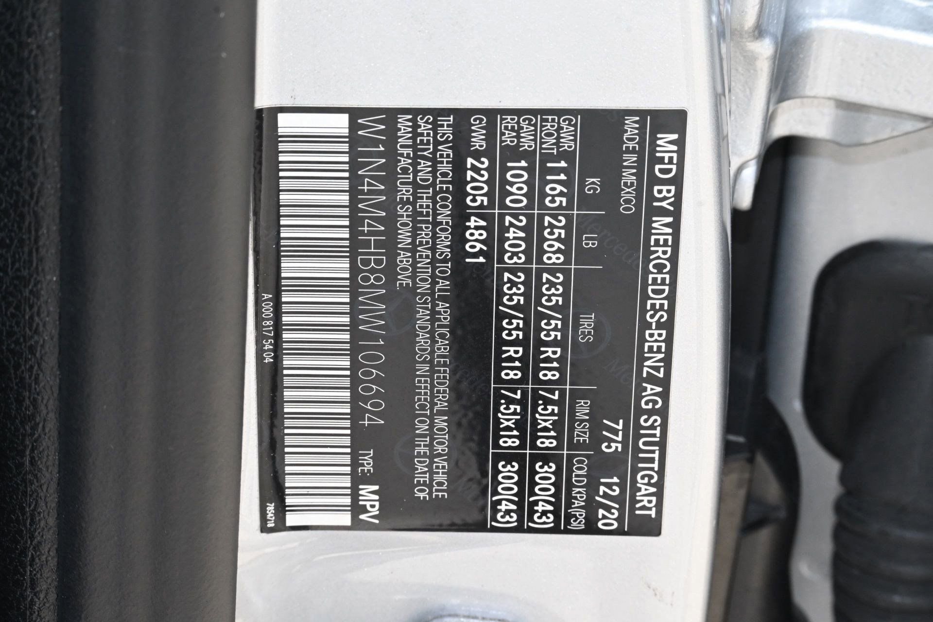 Used 2021 Mercedes-Benz GLB 250 4MATIC w/ Premium Package image 44