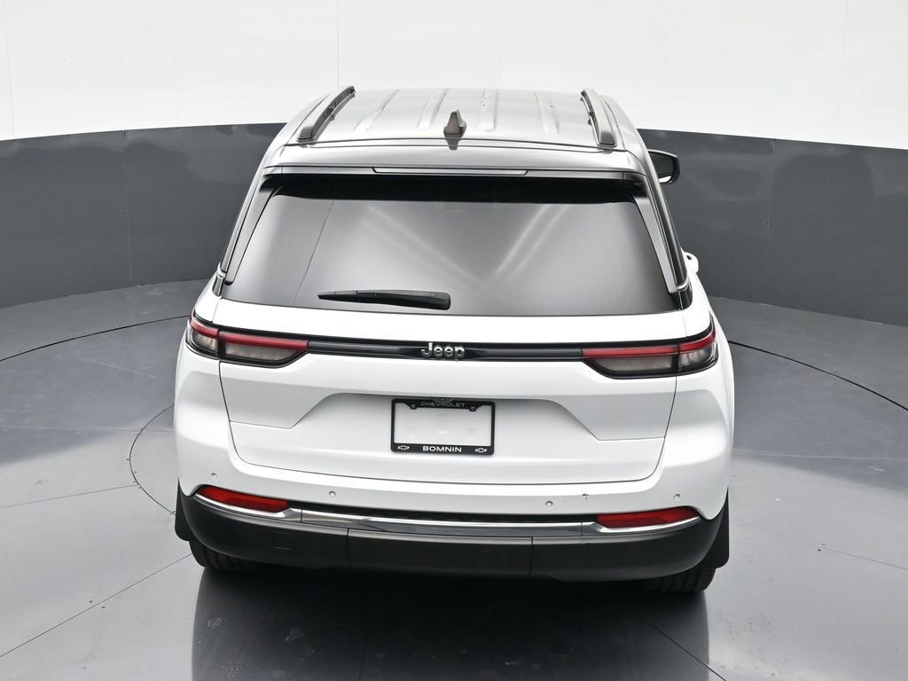 Used 2023 Jeep Grand Cherokee Laredo image 15