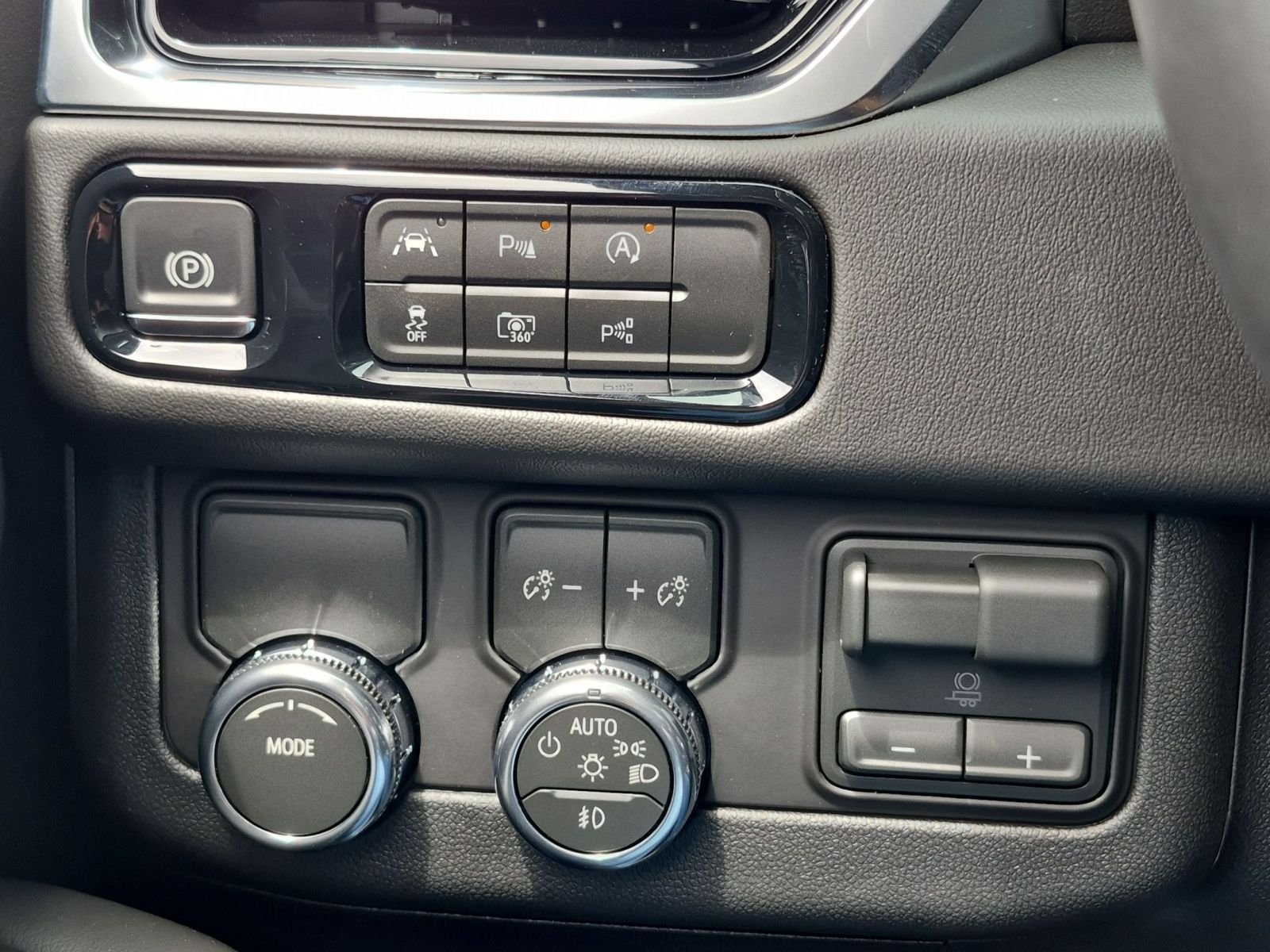 New 2026 GMC Yukon XL Elevation w/ Elevation Premium Package RWD image 16