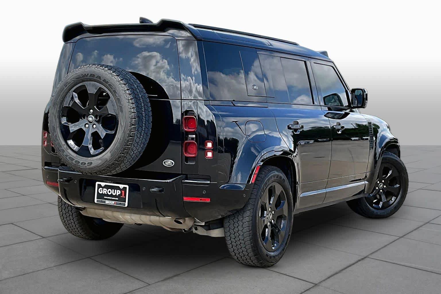 Used 2022 Land Rover Defender 110 X-Dynamic SE AWD/4WD image 13