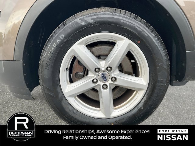 Used 2016 Ford Explorer XLT w/ Equipment Group 201A AWD/4WD image 10