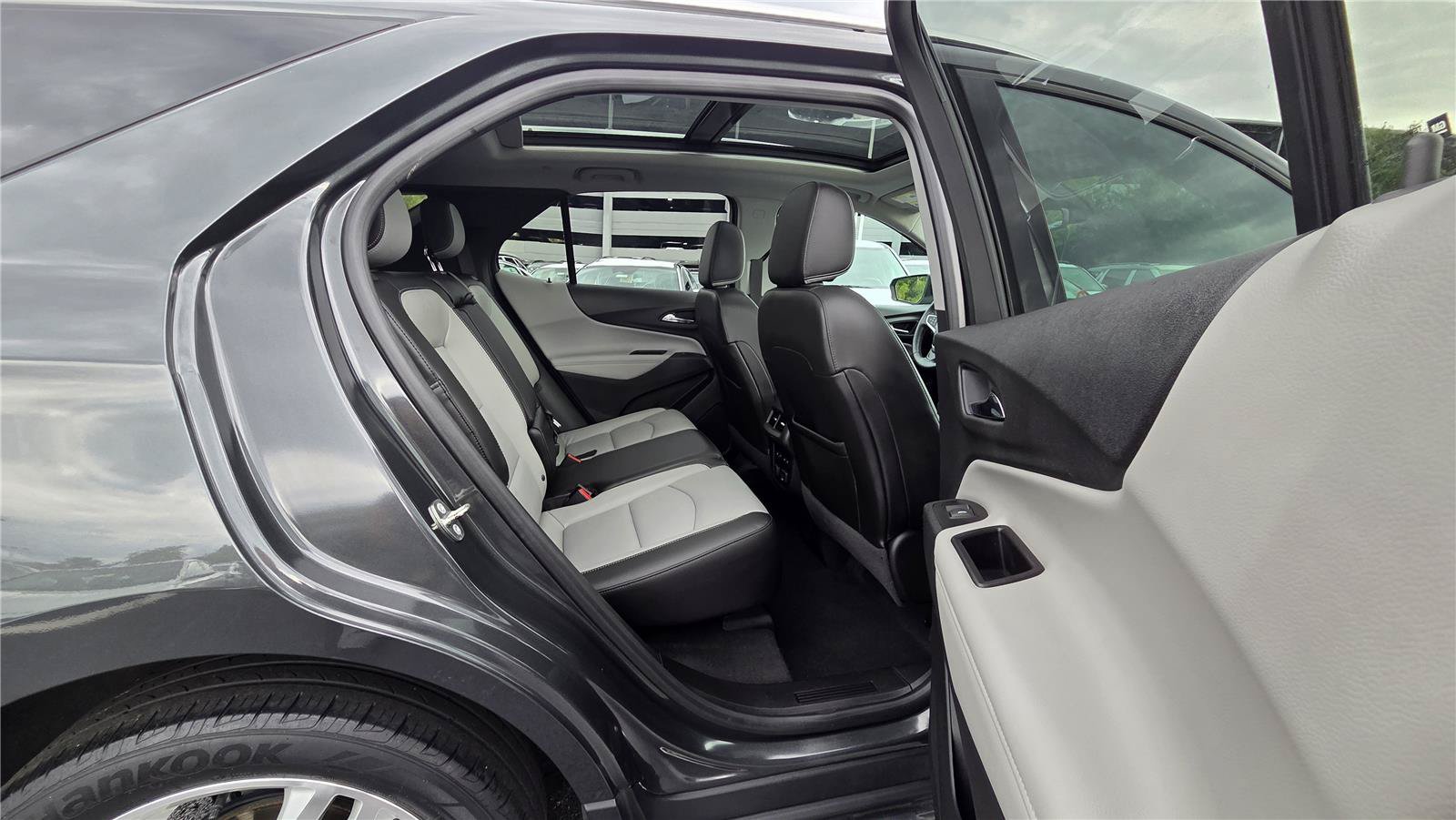 Used 2018 Chevrolet Equinox Premier AWD/4WD image 35