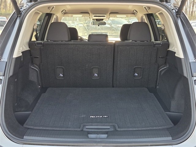 Certified 2025 Nissan Rogue SV image 9