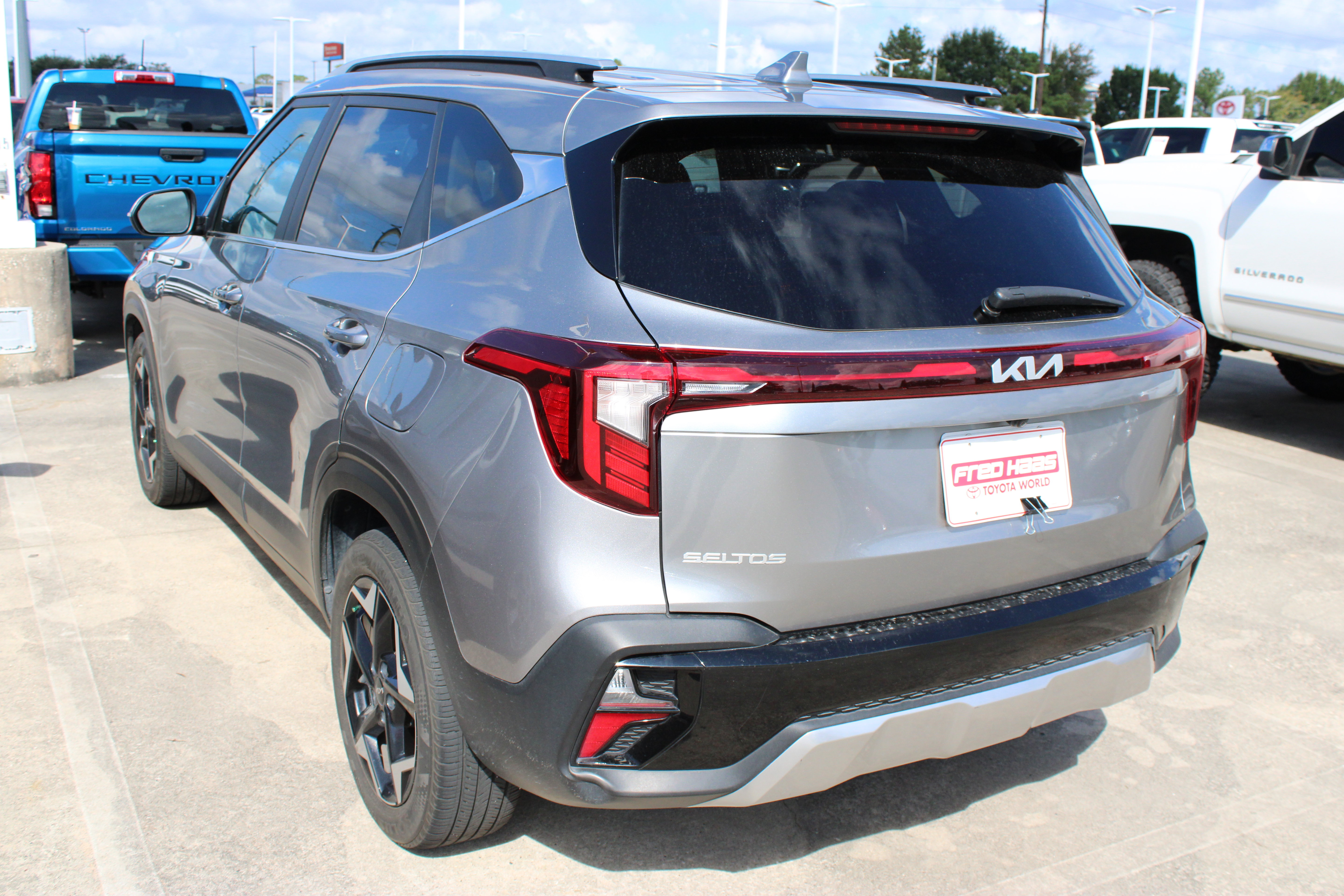 Used 2024 Kia Seltos EX FWD image 6