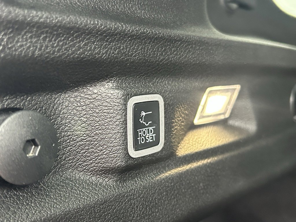 Used 2025 Jeep Grand Cherokee L Laredo w/ Luxury Tech Group I image 9