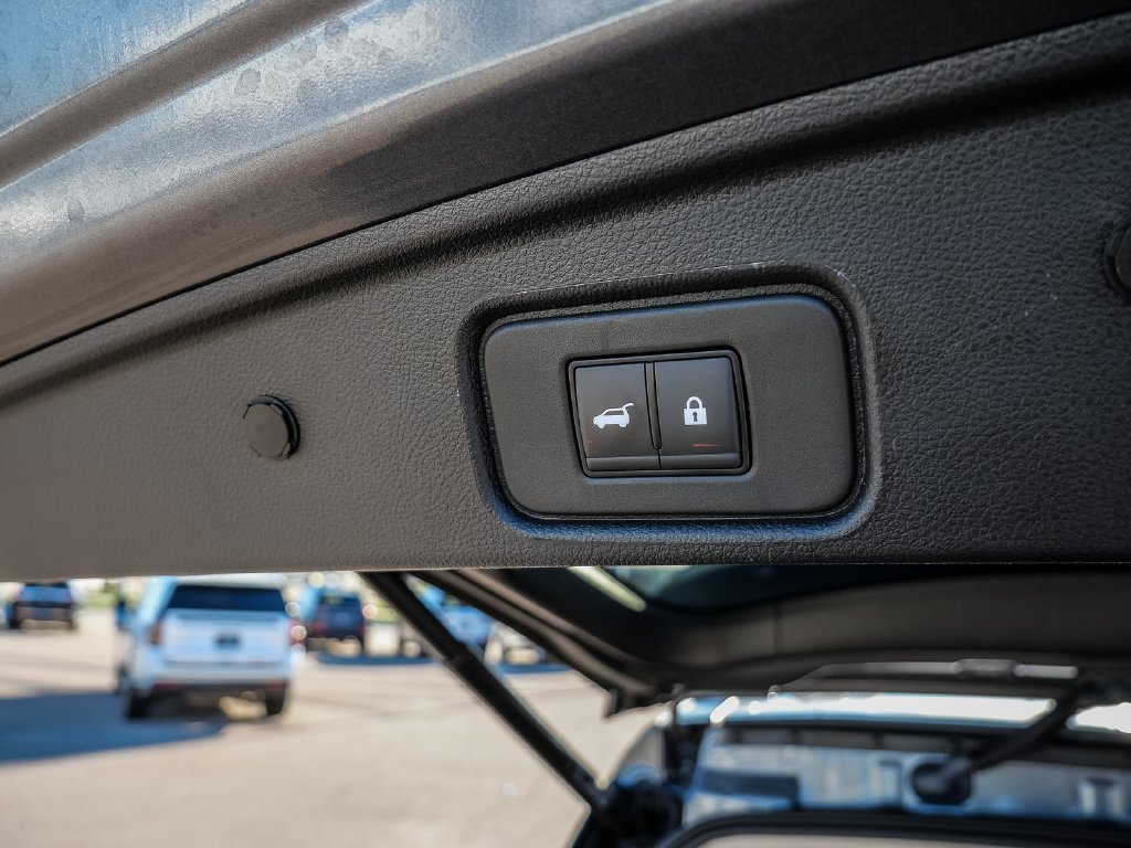 Used 2025 Nissan Pathfinder SV w/ SV Premium Package FWD image 13