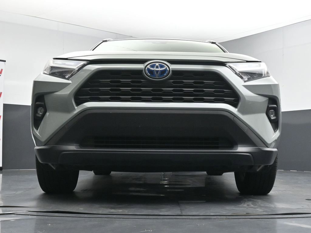 Used 2022 Toyota RAV4 XLE Premium AWD/4WD image 19