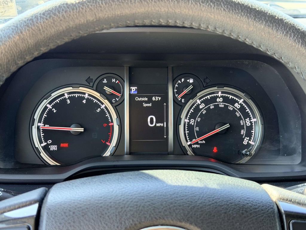 Used 2020 Toyota 4Runner TRD Off-Road Premium w/ Moonroof Package AWD/4WD image 17
