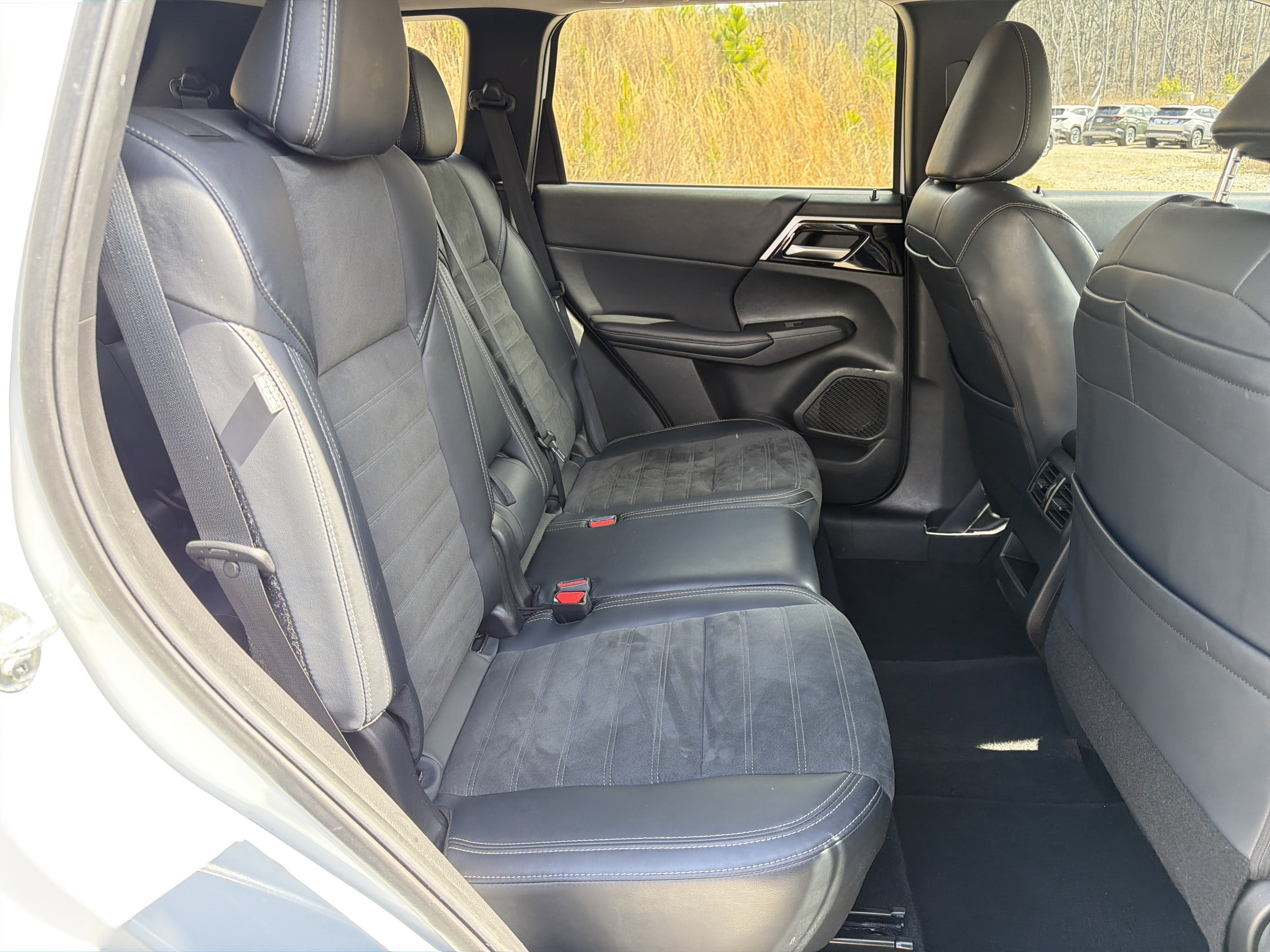 Used 2024 Mitsubishi Outlander SE image 15