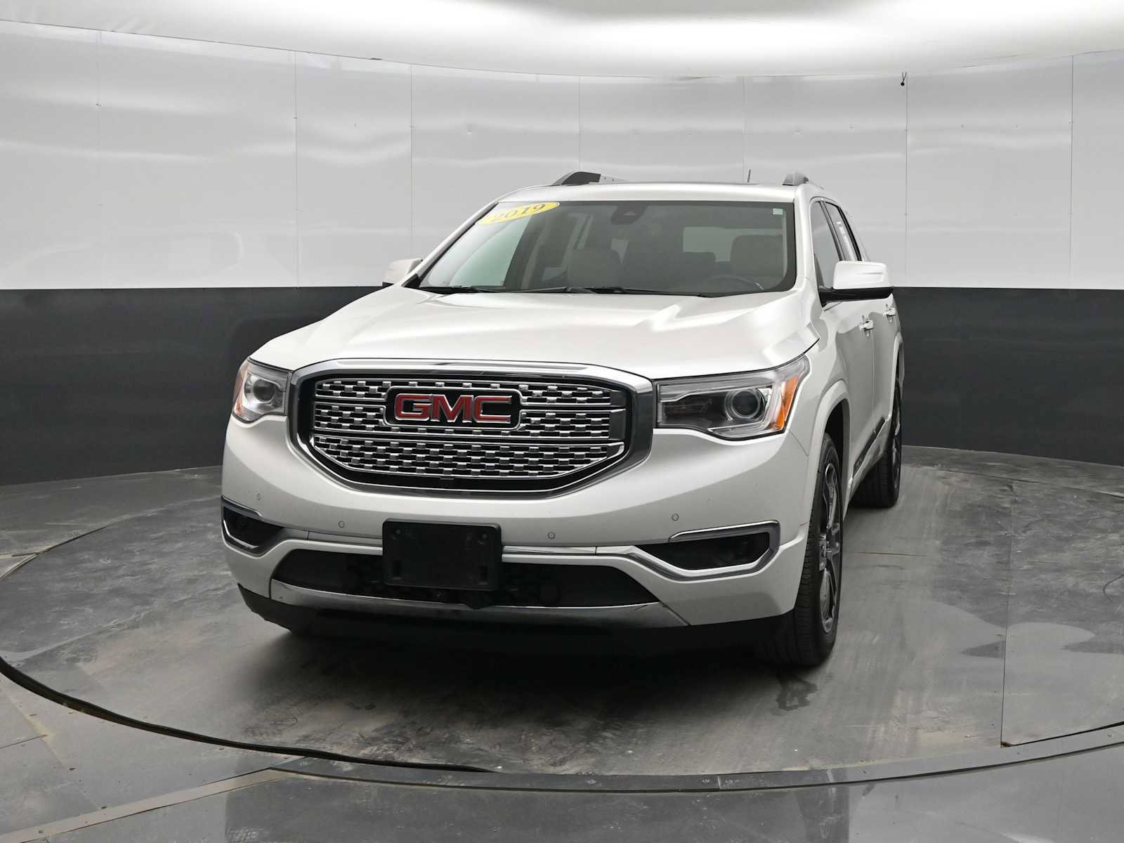 Used 2019 GMC Acadia Denali w/ Technology Package AWD/4WD image 3