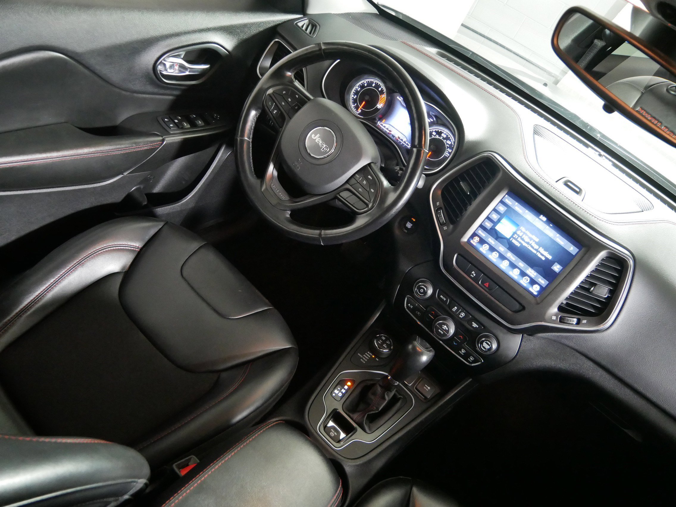 Used 2021 Jeep Cherokee Trailhawk w/ Trailer Tow Group image 9