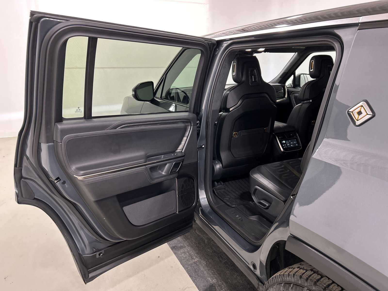 Used 2022 Rivian R1S Launch Edition image 17