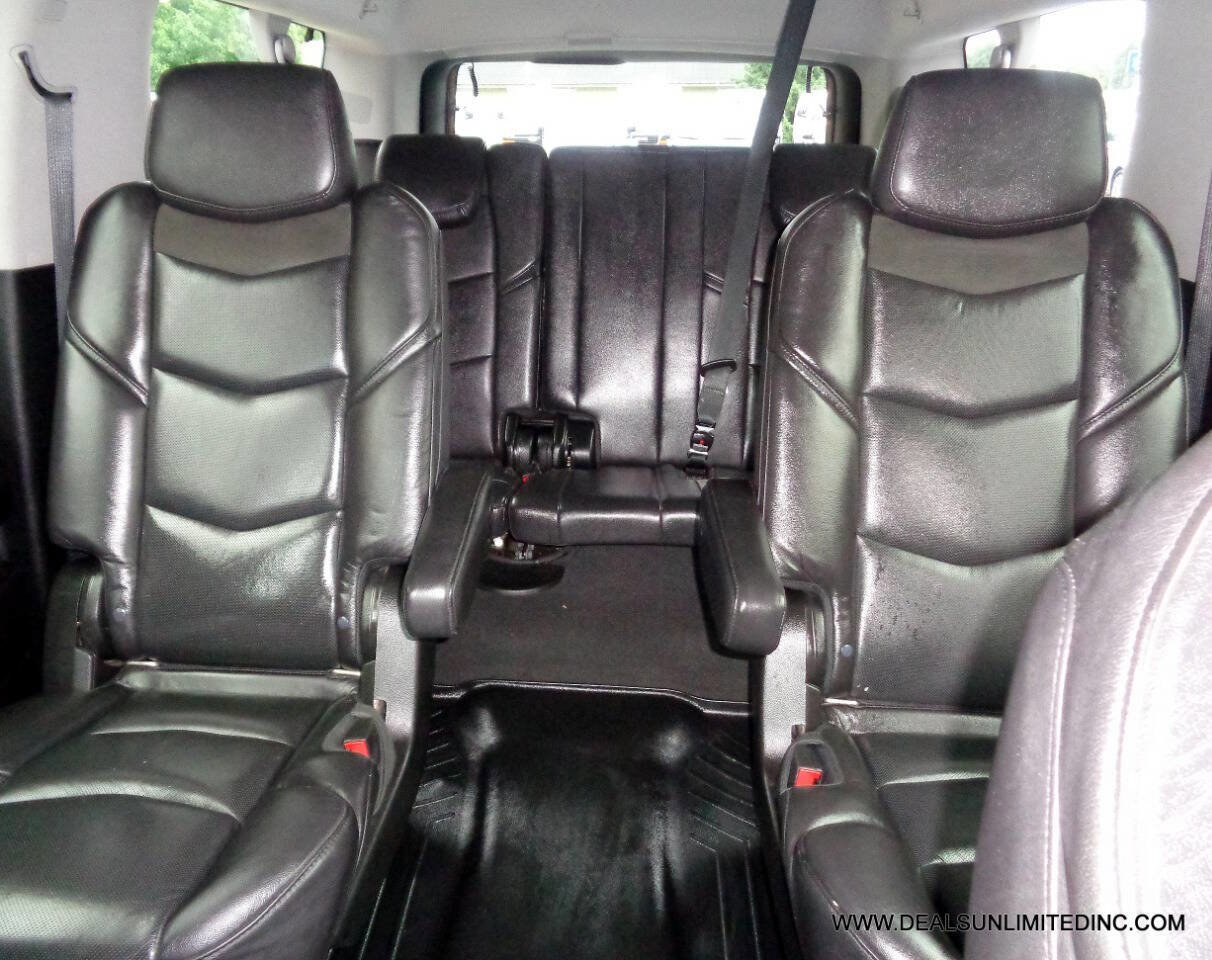 Used 2019 Cadillac Escalade ESV 4WD image 24