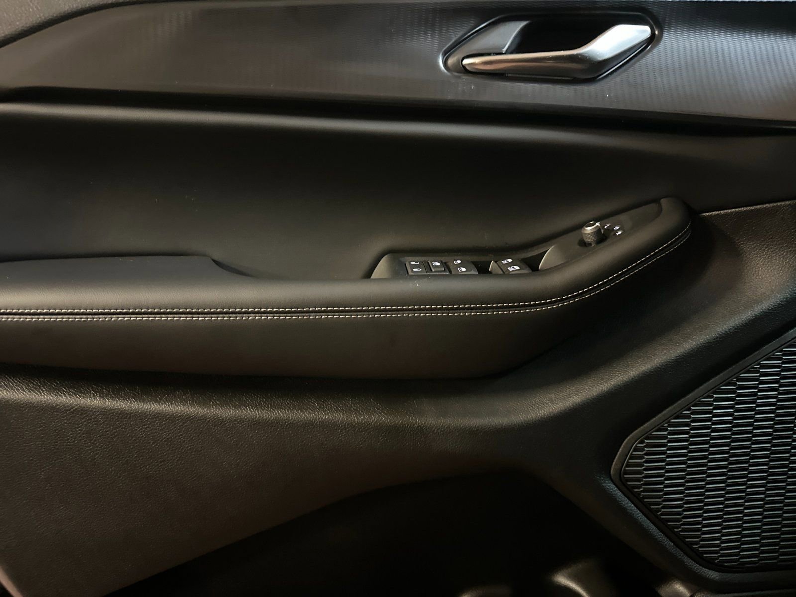 New 2026 Jeep Grand Cherokee Laredo image 10