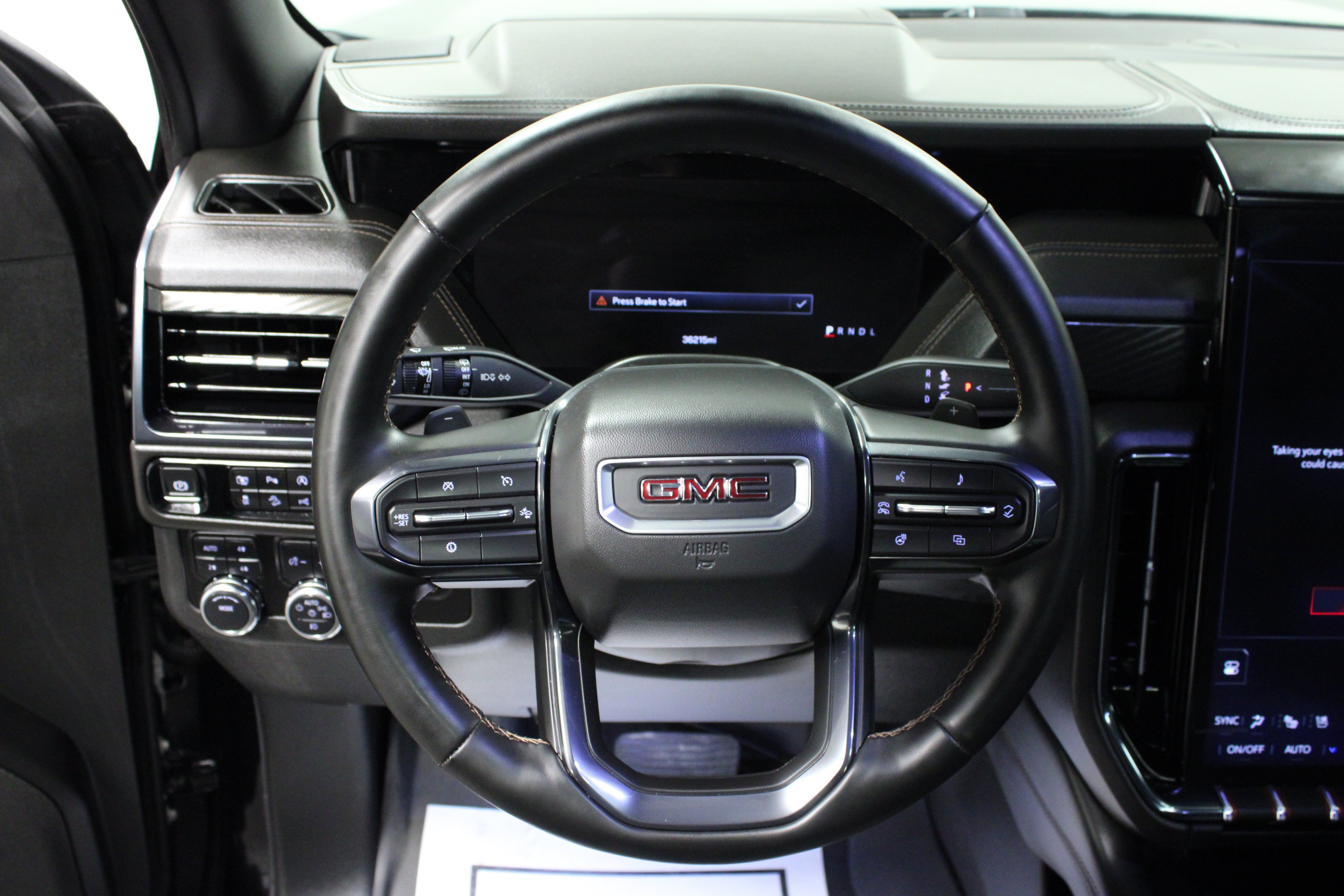 Used 2025 GMC Yukon AT4 AWD/4WD image 18