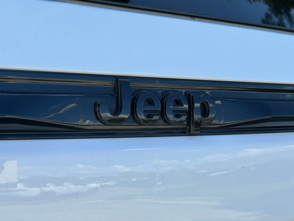 Certified 2024 Jeep Grand Cherokee Altitude image 32