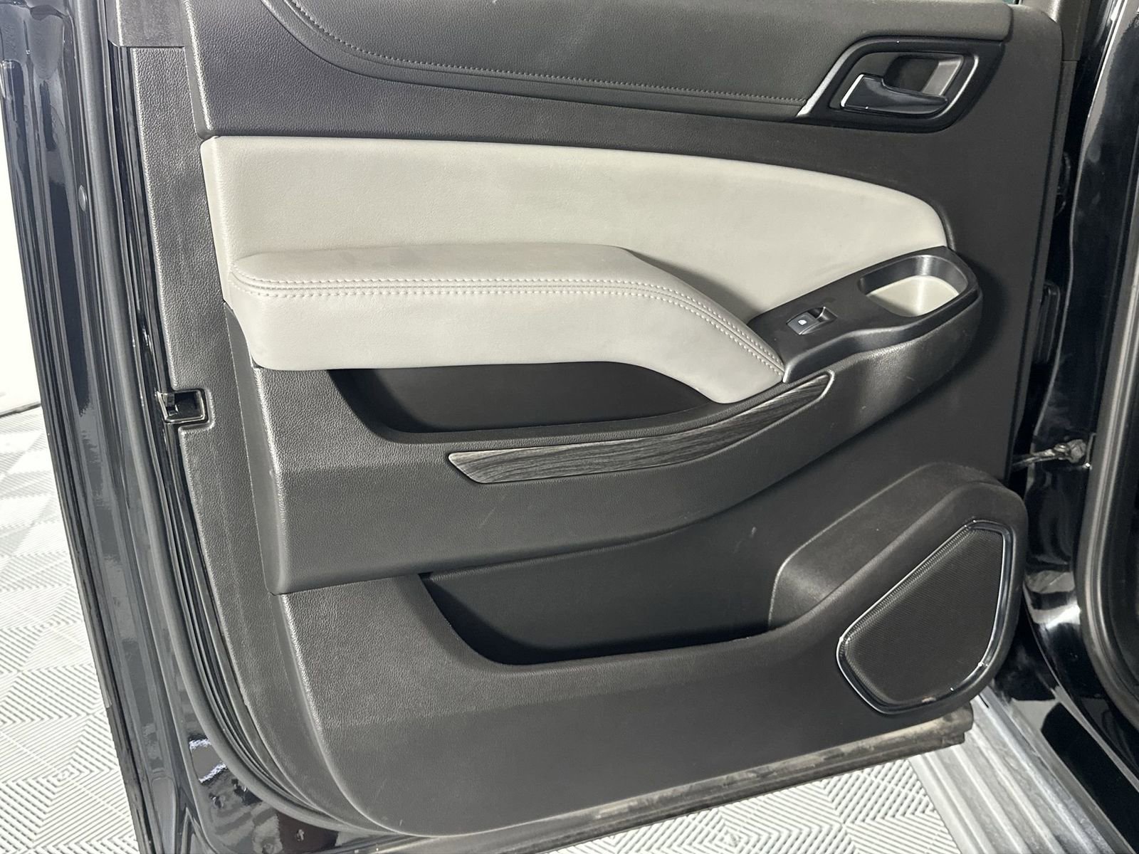 Used 2020 Chevrolet Suburban LT RWD image 29