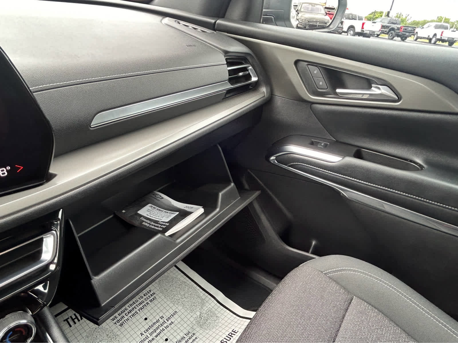 Used 2025 Chevrolet Traverse LT image 50