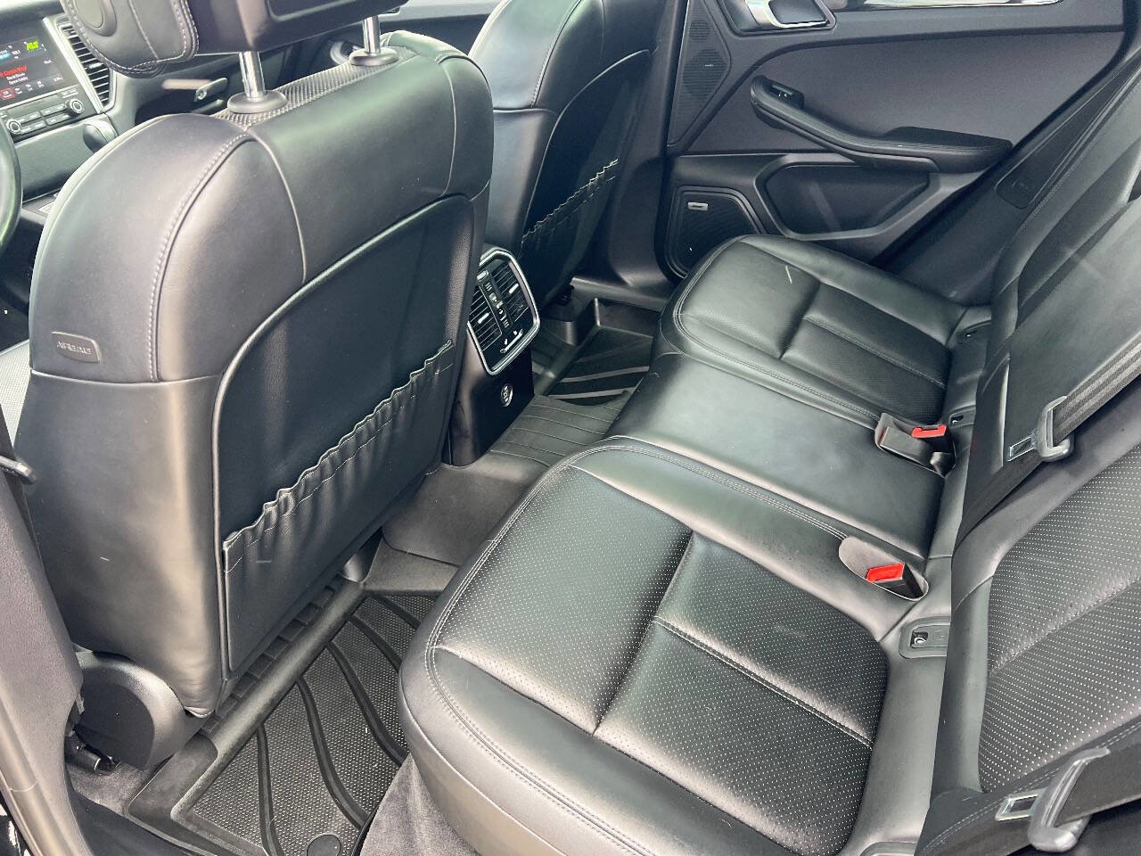 Used 2018 Porsche Macan image 17