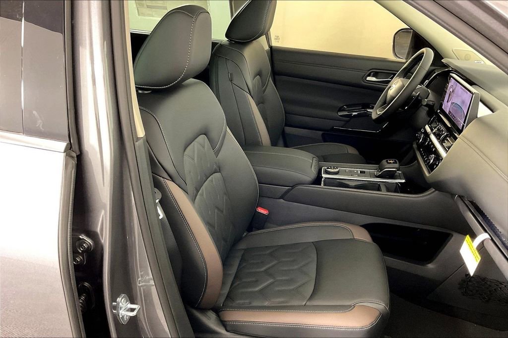 New 2026 Nissan Pathfinder Platinum w/ Cargo Package image 45