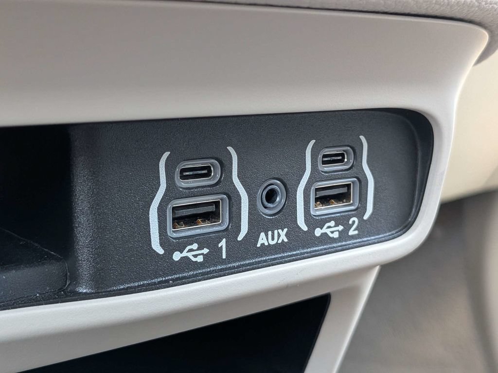 Used 2021 Chrysler Pacifica Touring-L w/ Premium & Safety Sphere Group FWD image 23