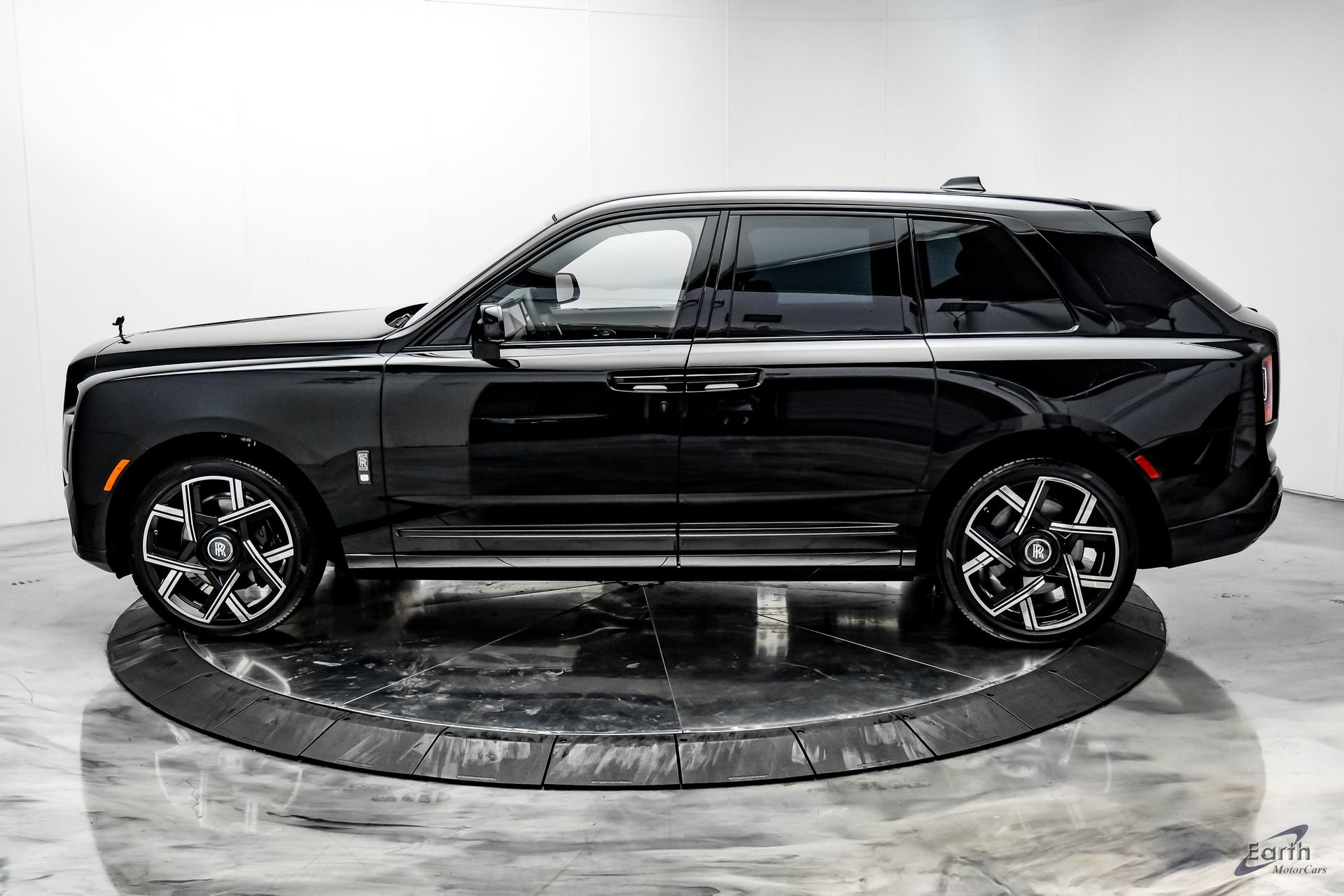Used 2026 Rolls-Royce Cullinan Black Badge AWD/4WD image 9