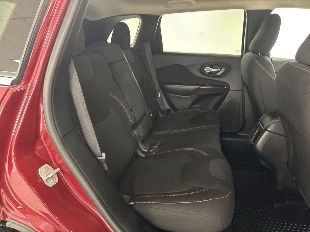 Used 2017 Jeep Cherokee Latitude w/ Cold Weather Group image 20