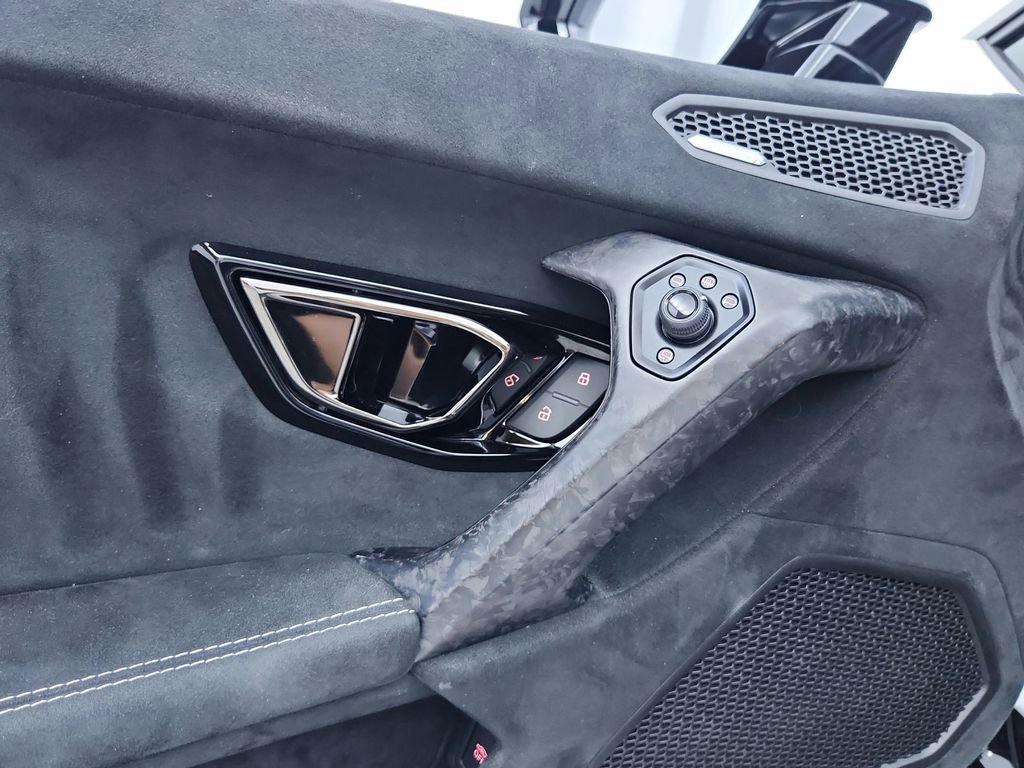 Used 2019 Lamborghini Huracan Performante image 17