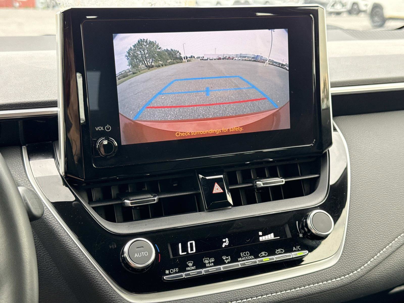 Used 2023 Toyota Corolla SE w/ SE Premium Package image 6