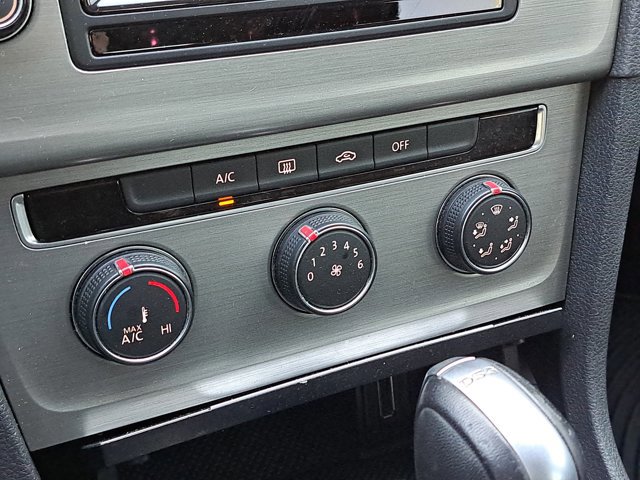 Used 2015 Volkswagen Golf TDI S image 25